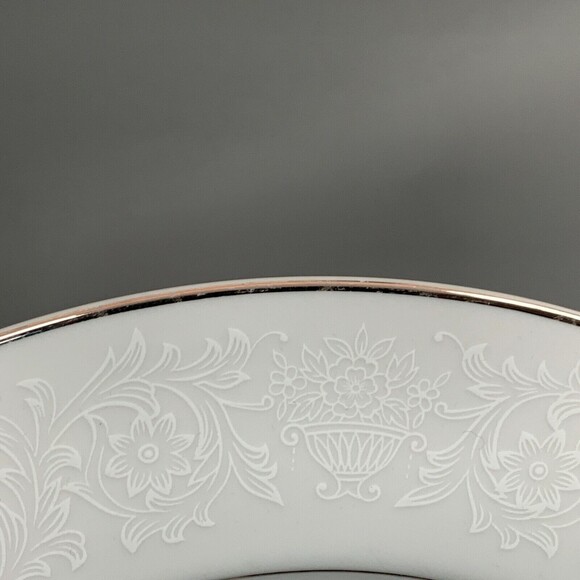 Crown Victoria Fine China Lovelace White Dinner Plates Made in Japan Lot of 2 - Picture 9 of 12